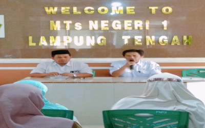 Berbagi Kebahagiaan, MTs Negeri 1 Lampung Tengah Salurkan Zakat Fitrah