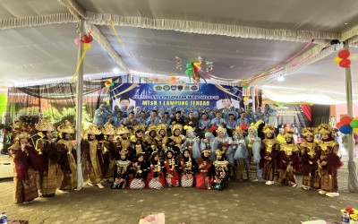 Gemerlap Kreativitas Penuh Haru, MTs Negeri 1 Lampung Tengah Sukses Gelar Pentas Seni Dan Pelepasan Kelas IX