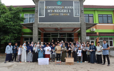 Menebar Berkah Ramadhan, MTsN 1 Lampung Tengah Gelar Aksi Berbagi Takjil, Pererat Ukhuwah Lewat Buka Puasa Dan Tarawih Berjamaah